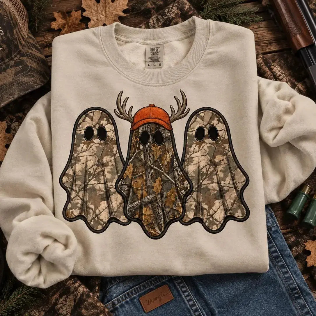 Retro Ghost Hunting Halloween Sweatshirt, Spooky Camo Graphic Pullover Vintage Ghost Hunter Crewneck Fall Fleece Top Cute Halloween Gift for Women